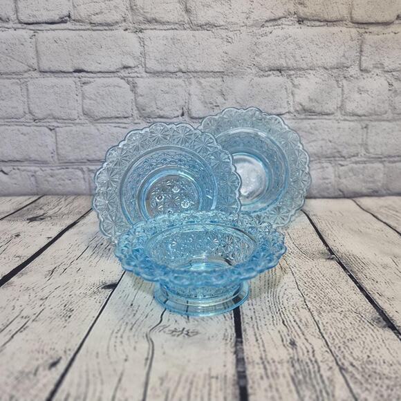 Vintage Blue Candy Bowl by L.E. Smith Blue Daisy & Button - Picture 1 of 7